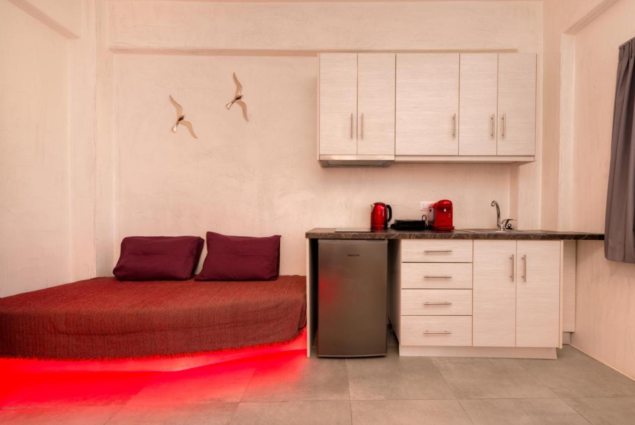 The Muses Of Santorini Private Jacuzzi Suites Вотон Экстерьер фото
