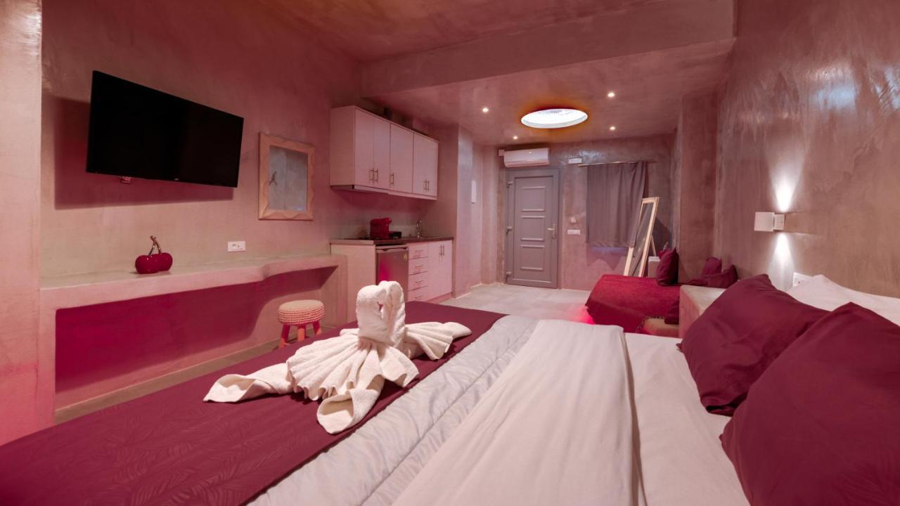 The Muses Of Santorini Private Jacuzzi Suites Вотон Экстерьер фото
