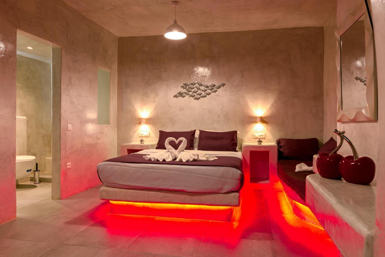 The Muses Of Santorini Private Jacuzzi Suites Вотон Экстерьер фото