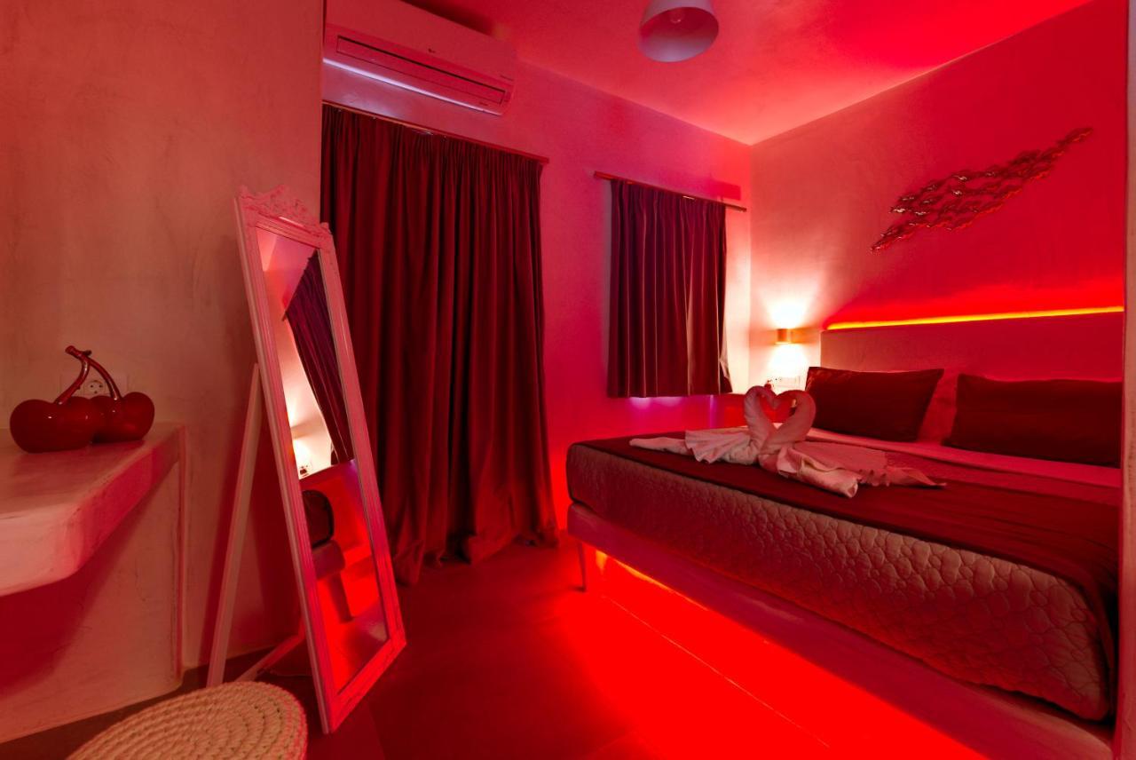 The Muses Of Santorini Private Jacuzzi Suites Вотон Экстерьер фото