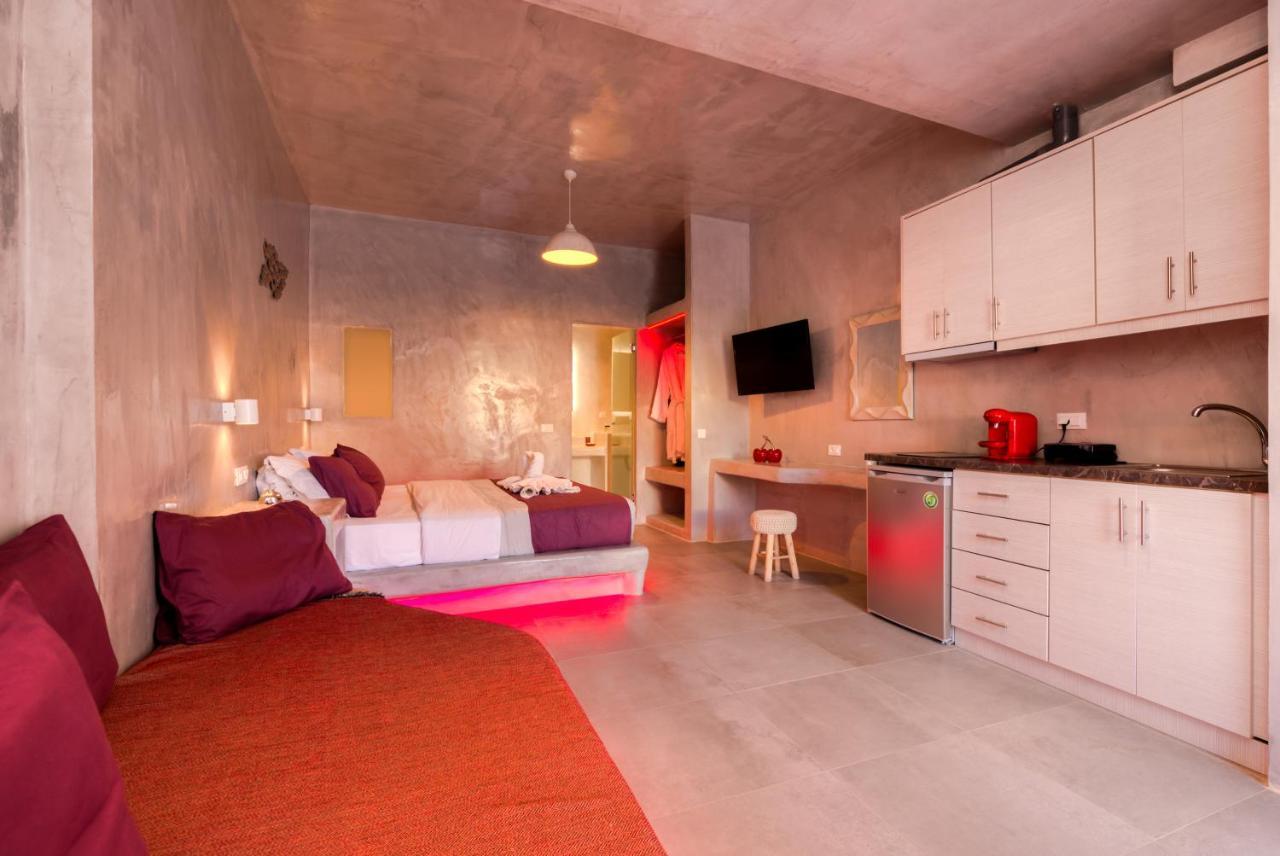 The Muses Of Santorini Private Jacuzzi Suites Вотон Экстерьер фото