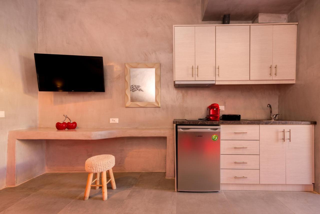 The Muses Of Santorini Private Jacuzzi Suites Вотон Экстерьер фото