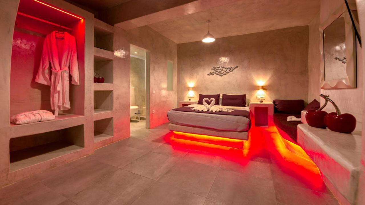 The Muses Of Santorini Private Jacuzzi Suites Вотон Экстерьер фото