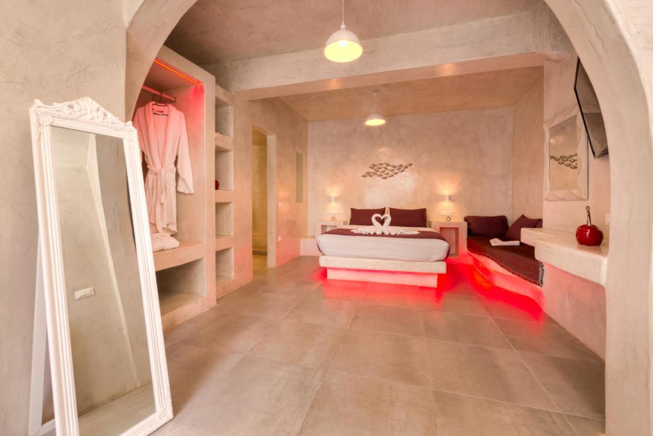 The Muses Of Santorini Private Jacuzzi Suites Вотон Экстерьер фото