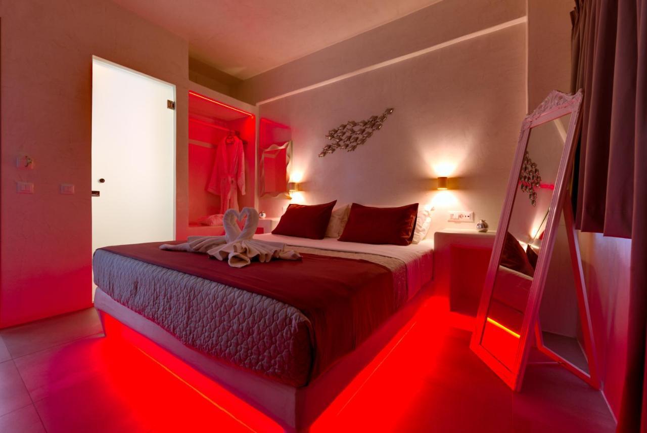 The Muses Of Santorini Private Jacuzzi Suites Вотон Экстерьер фото