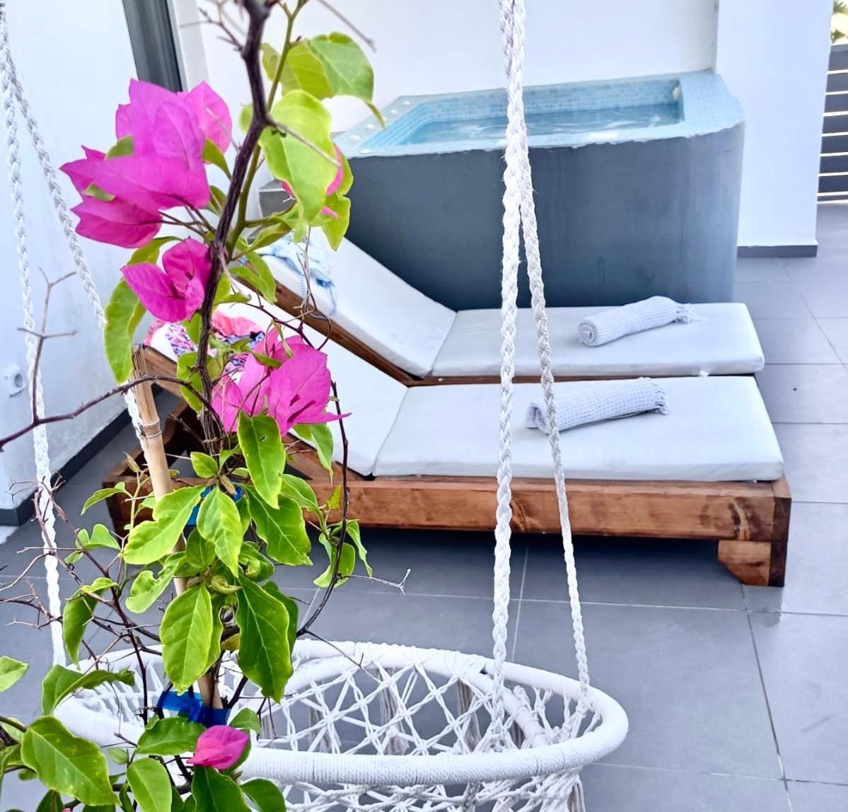 The Muses Of Santorini Private Jacuzzi Suites Вотон Экстерьер фото