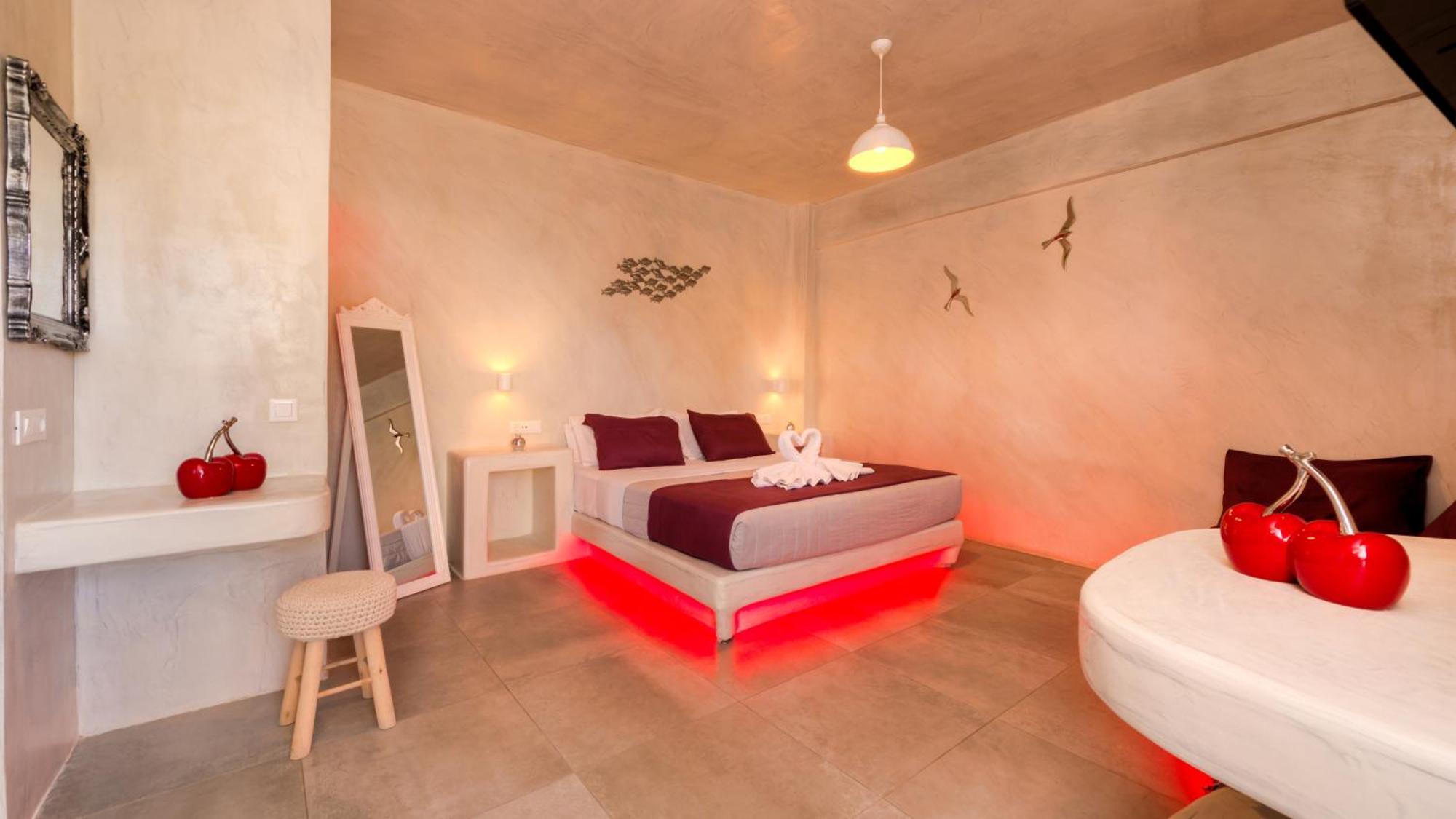 The Muses Of Santorini Private Jacuzzi Suites Вотон Экстерьер фото