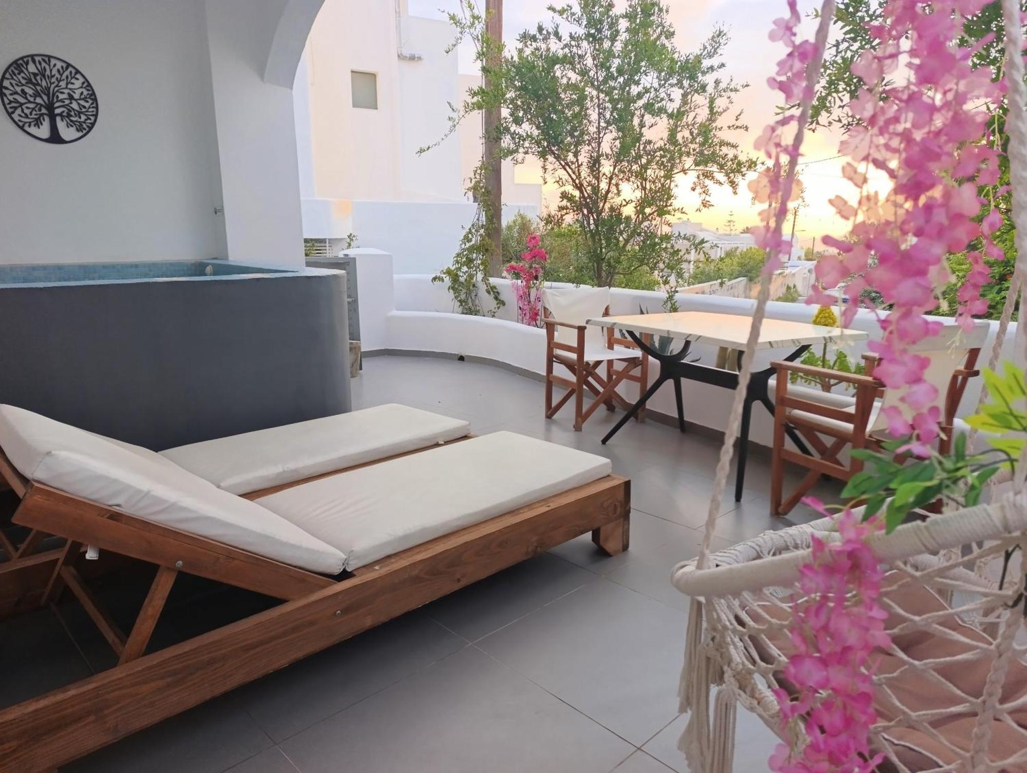 The Muses Of Santorini Private Jacuzzi Suites Вотон Номер фото
